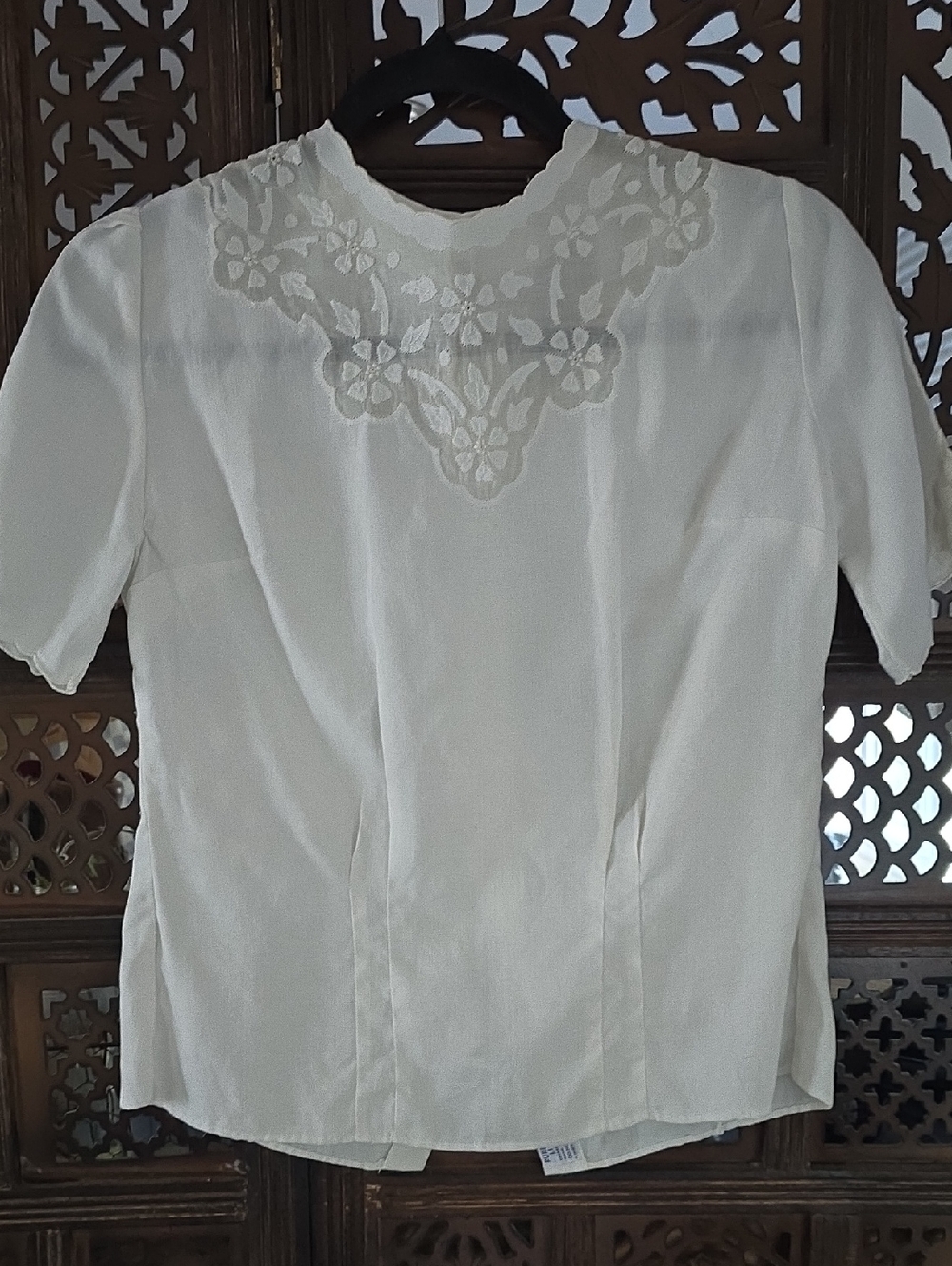 Bullock's Wilshire Irish Linen Classic White Lace Yoke Women's Blouse
